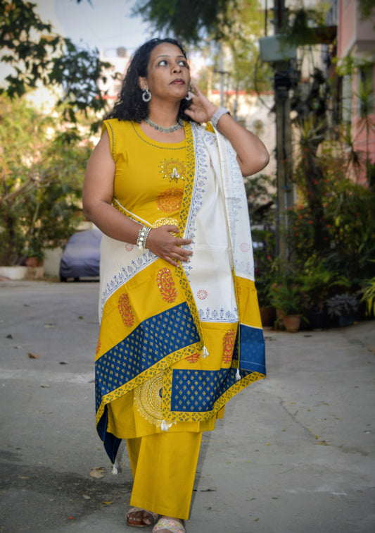 Neeli's elegant traditional kurti set with dupatta (K03BP10MY)