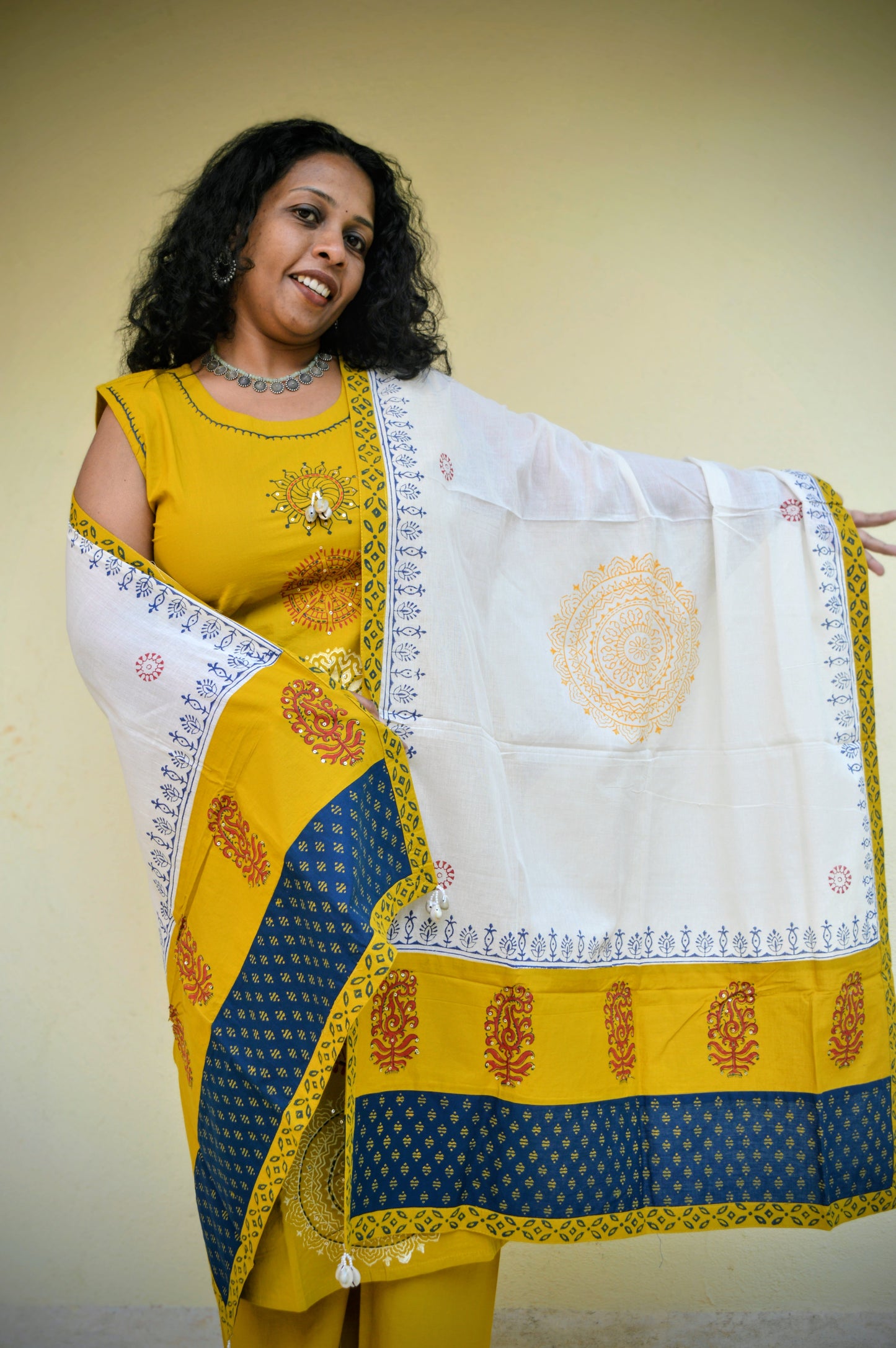 Neeli's elegant traditional kurti set with dupatta (K03BP10MY)