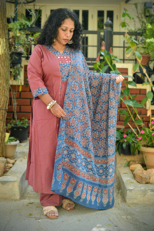 Neelis 's Elegant ajrakh Mauve & Indigo 3-Piece Kurti Set(K03AJ07OP)
