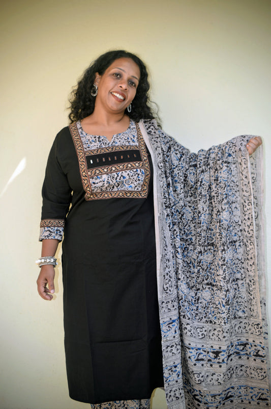 Neeli's Black kutch work kurti set with Kalamkari dupatta(K03BP10MY)