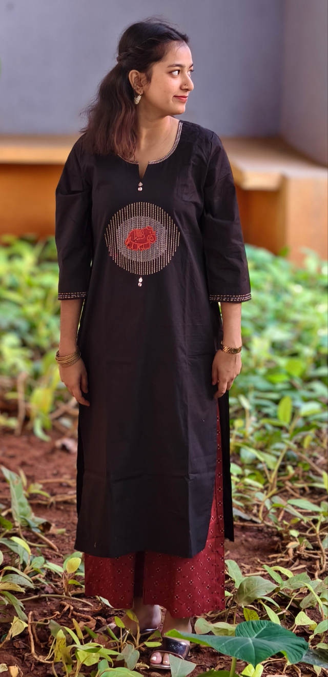 Neeli's elegant black and maroon cotton thread work kurti set (SKU - K02EB02BL)