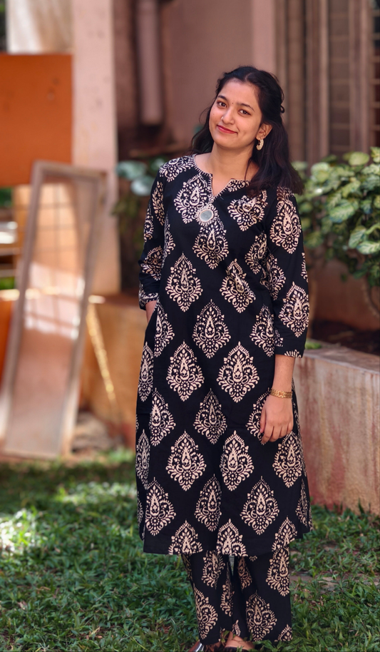 Neeli's classic versatile white paisley jaipur block printed kurti set (K02BP01BL)
