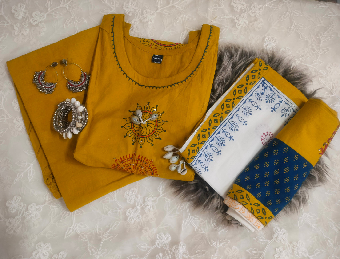 Neeli's elegant traditional kurti set with dupatta (K03BP10MY)