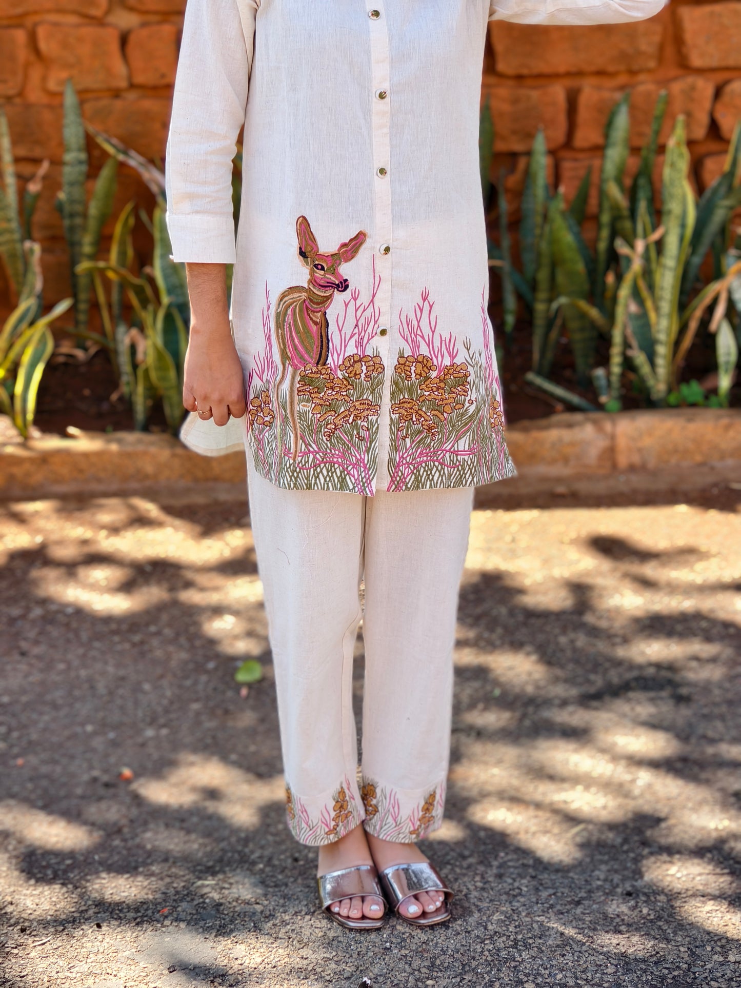 Neeli's off-white khadi cotton embroidered co-ords set (K02EB03OW)