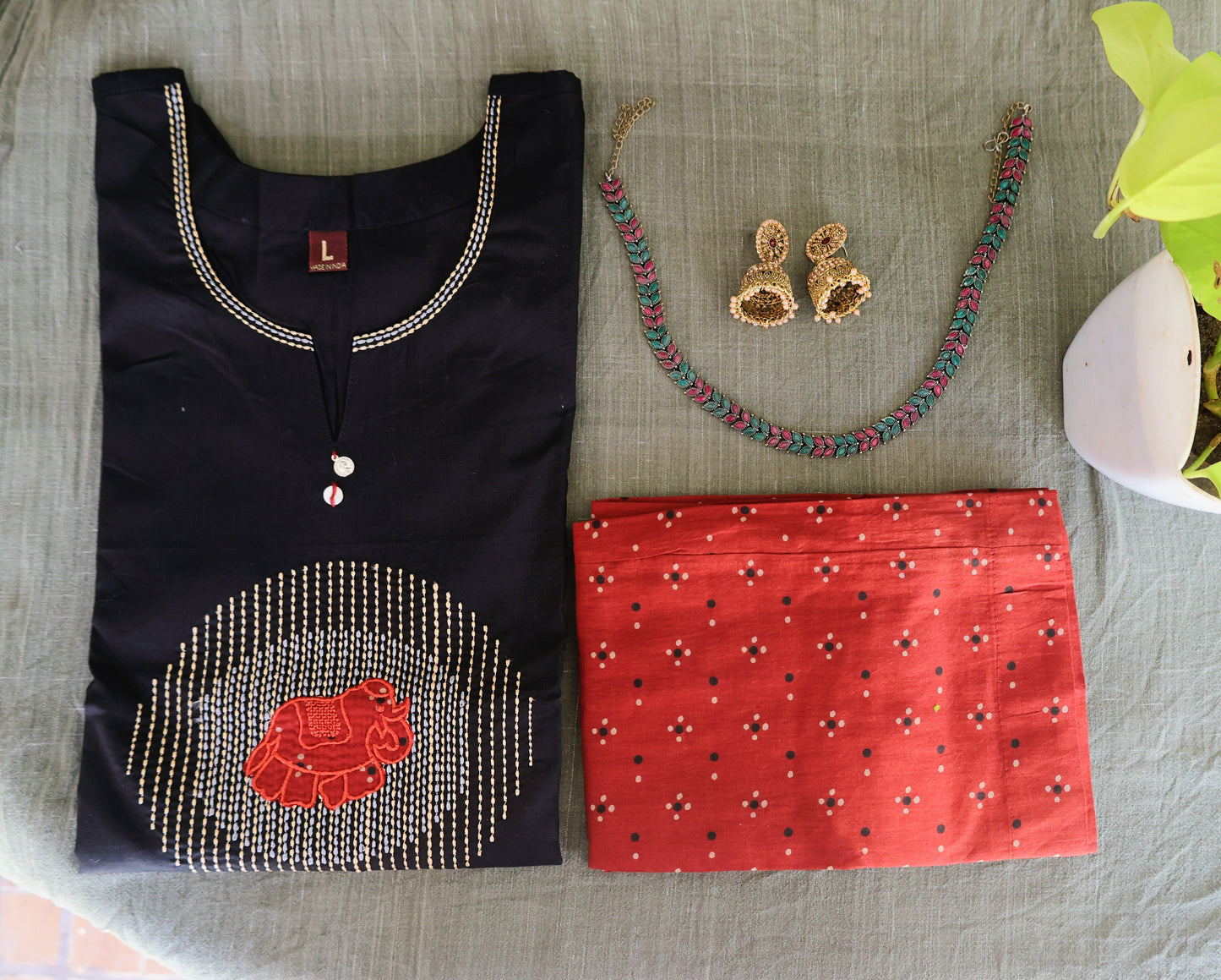 Neeli's elegant black and maroon cotton thread work kurti set (SKU - K02EB02BL)