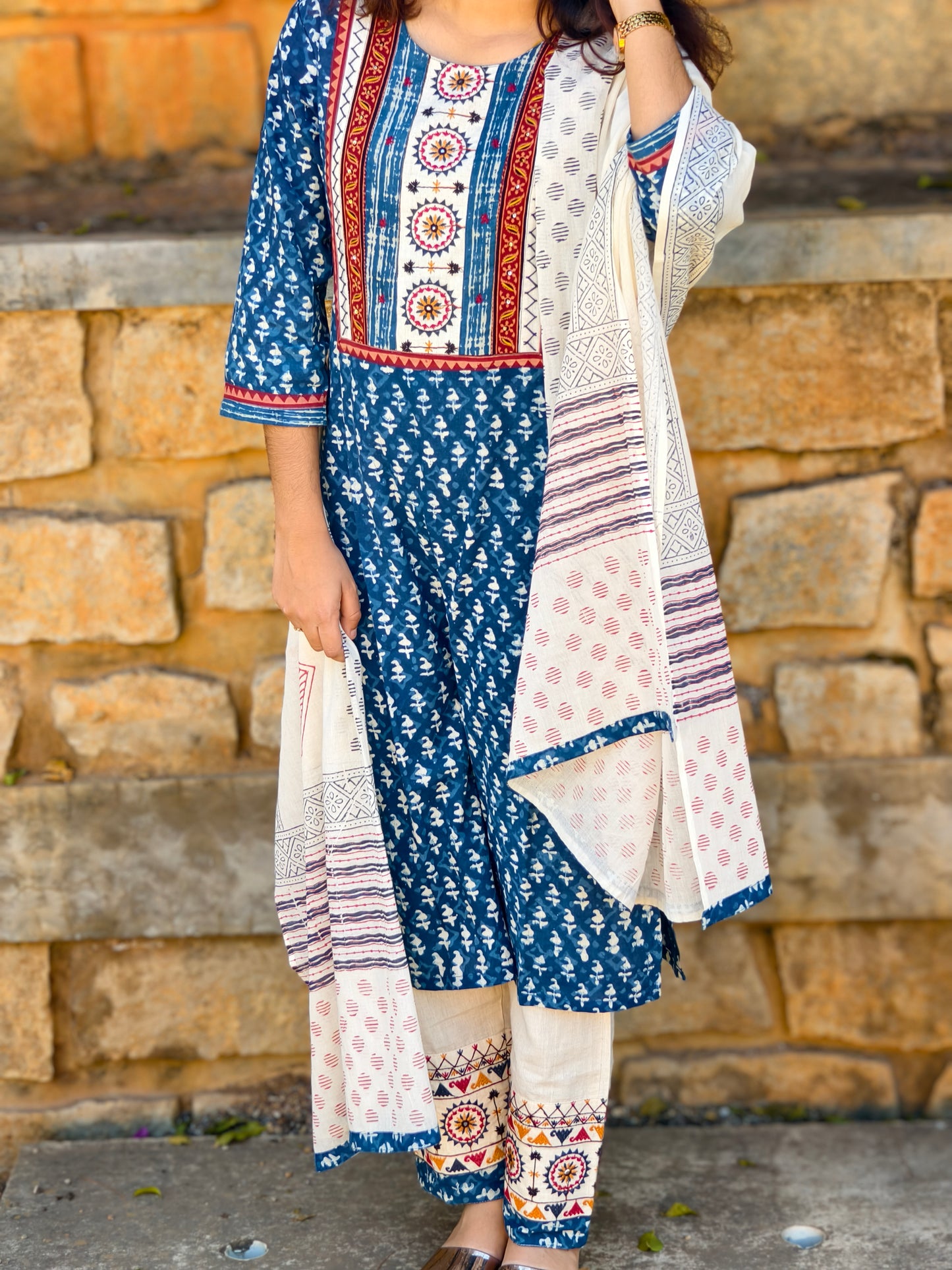 Neeli's handpicked indigo blue traditional kutch and dabu work kurthi set with dupatta (K03AJ05IB)